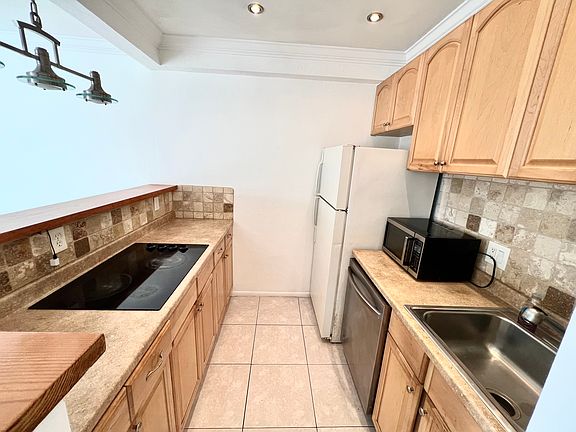 4th image of 467 Golden Isles Dr