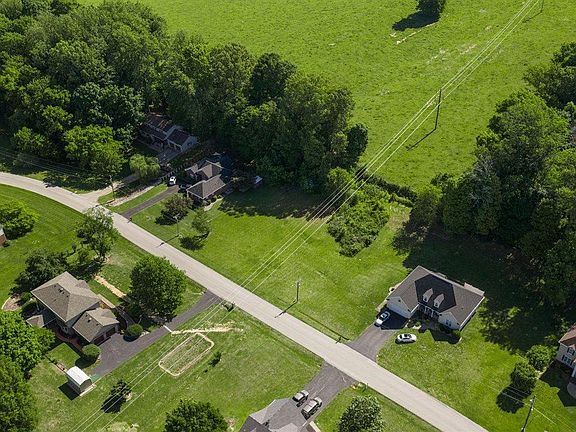3rd image of 310 Autumn Ridge Rd
