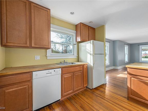 4th image of 625 Bassett Rd