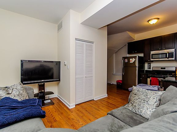 2nd image of 1827 N Hermitage Ave APT Gf