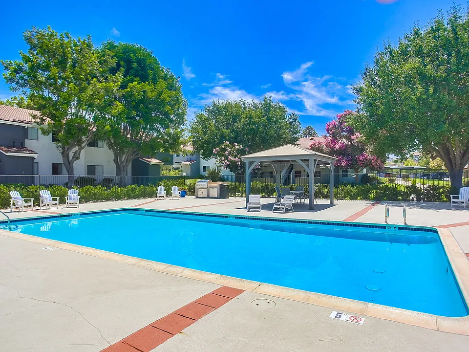 Las Ventanas Apartments