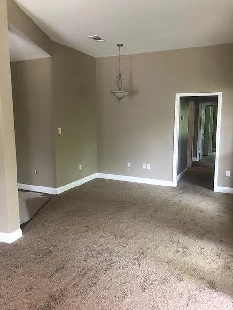 3 bed, 1329 sqft, $1,500 — Photo 2