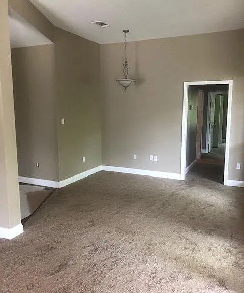 453 Winterhaven Dr — Photo 2