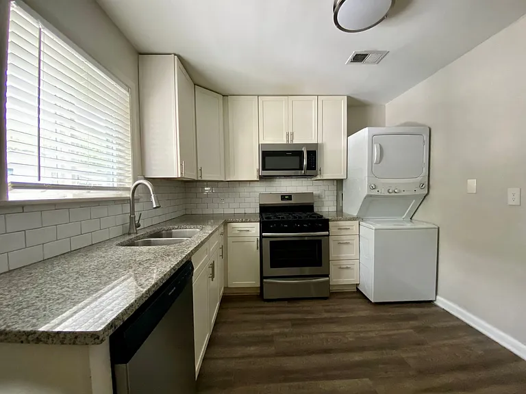 Oak Pointe Apartments — Photo 31