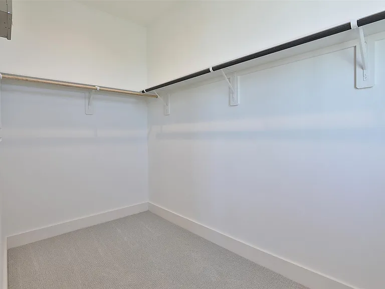 1020 W 15th 1/2 St #B — Photo 41