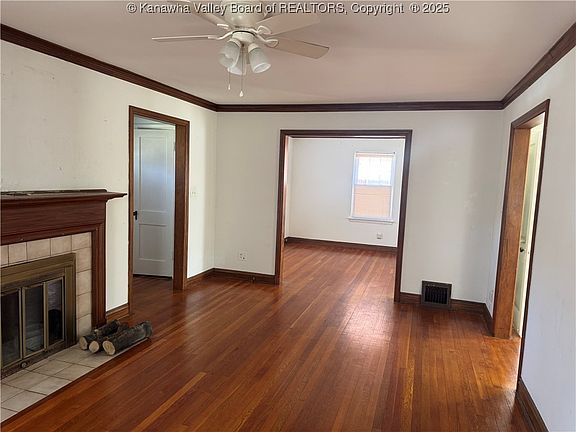 2nd image of 3613 Kanawha Ave SE