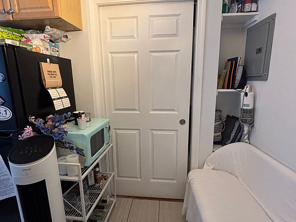3rd image of 220 Hanover St APT 5