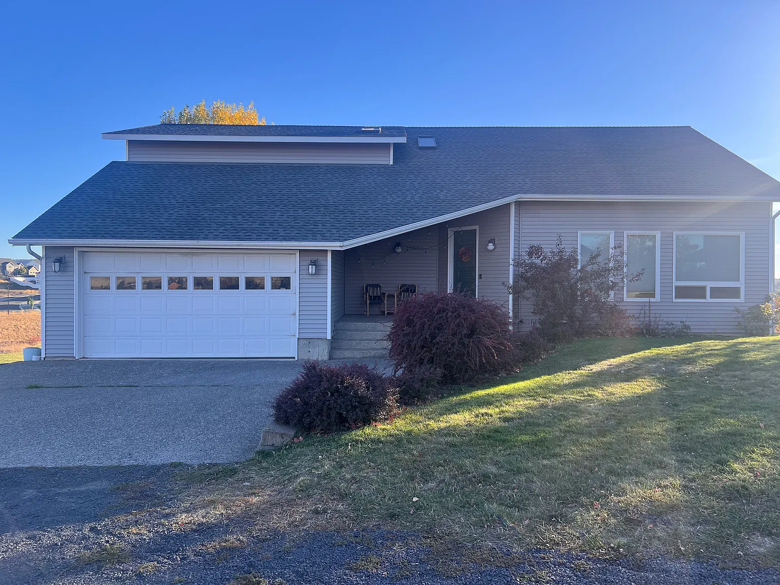 4 bed, 2.5 bath, 2500 sqft, $3,650 — Photo 1