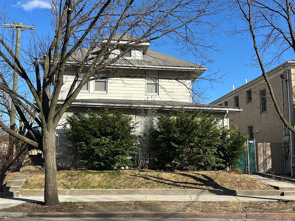 1st image of 22-03 Parsons Boulevard