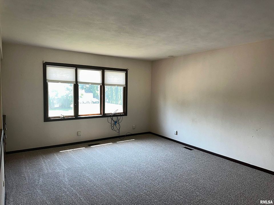 315 30th Ave, Moline, IL 61265 Zillow