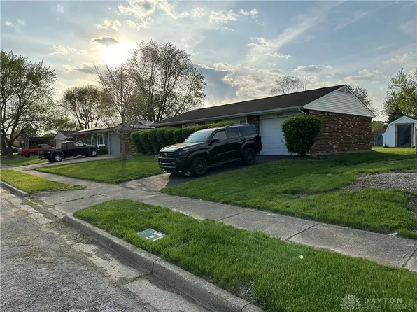 2216 Minnesota Dr, Xenia, OH 45385