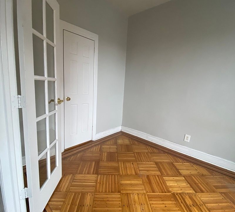 2nd image of 315 Albany Ave #3FF