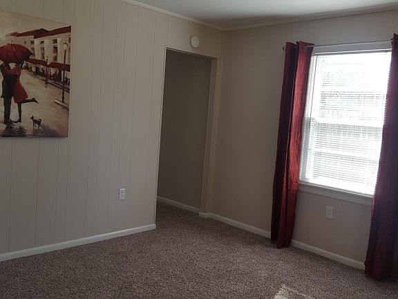 Unit B Linvingroom