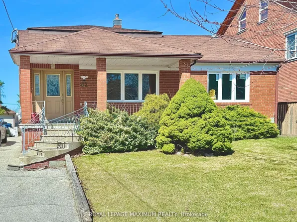 82 Calvington Dr #A, Toronto, ON M3M 2M1