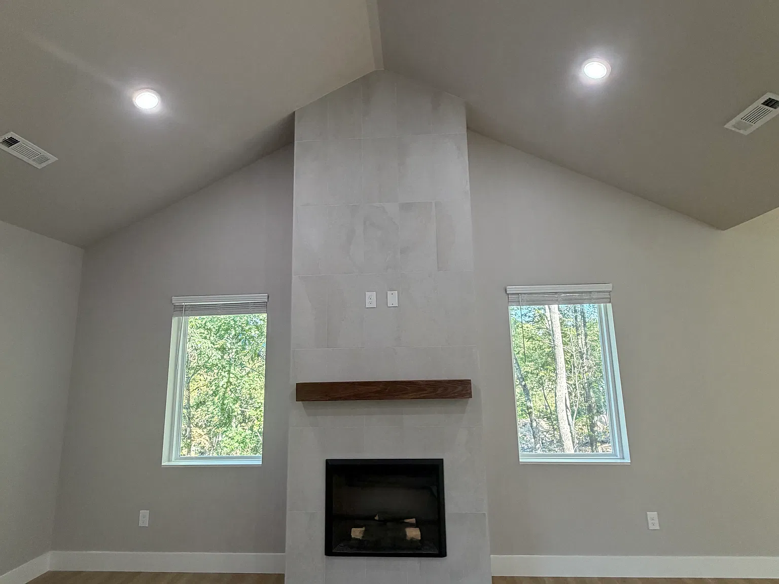 5 bed, 2399 sqft, $3,000 — Photo 3