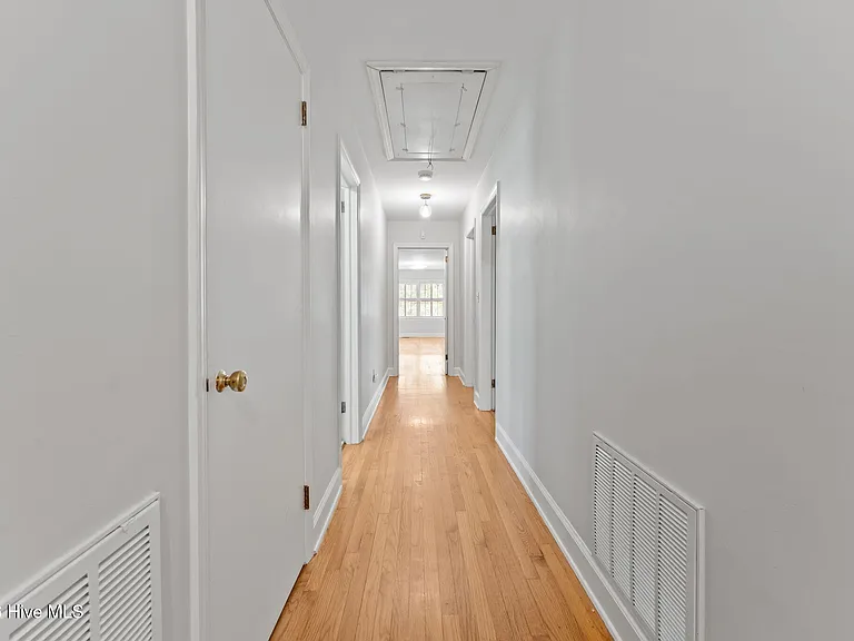 225 Arbutus Rd — Photo 24