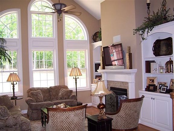 Paladium Window in Family and FP add to decor in this lg. family
