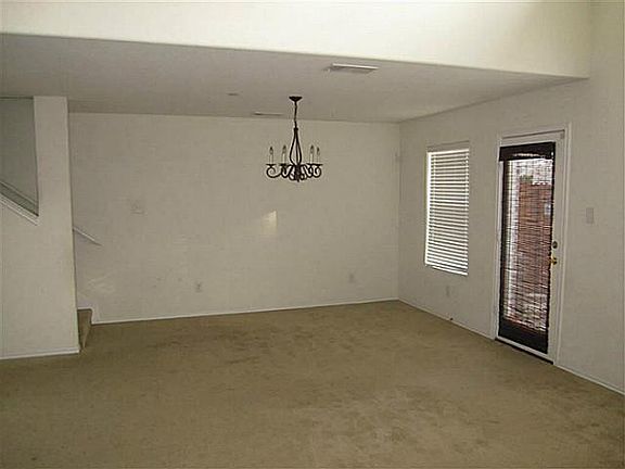 4th image of 9889 Fleetwood Dr