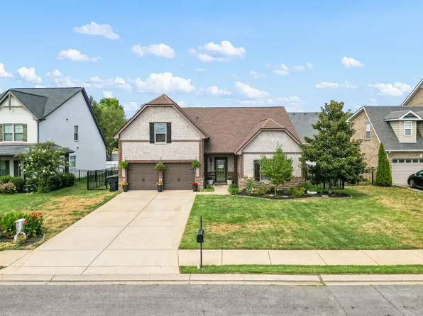 5160 Starnes Dr, Murfreesboro, TN 37128