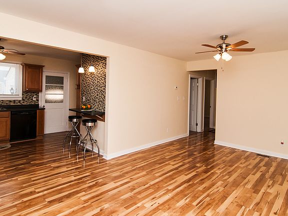 3rd image of 3400 Ivor St