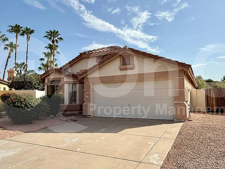 417 E Cantebria Dr — Photo 1
