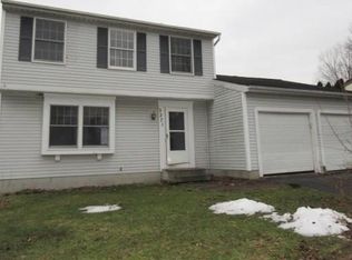 3271 Evergreen Cir, Walworth, NY 14568