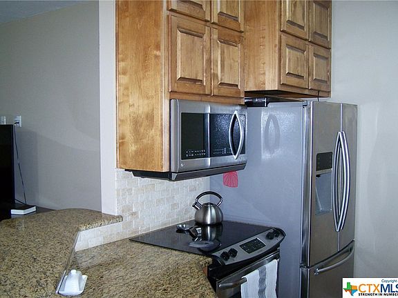 4th image of 801 E 2nd St