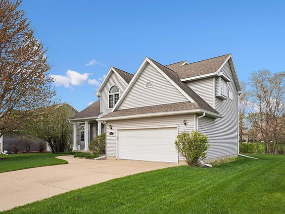 2nd image of 909 Barrington Dr