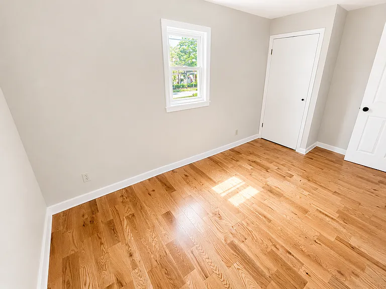 10-12 Nursery St #2L — Photo 12