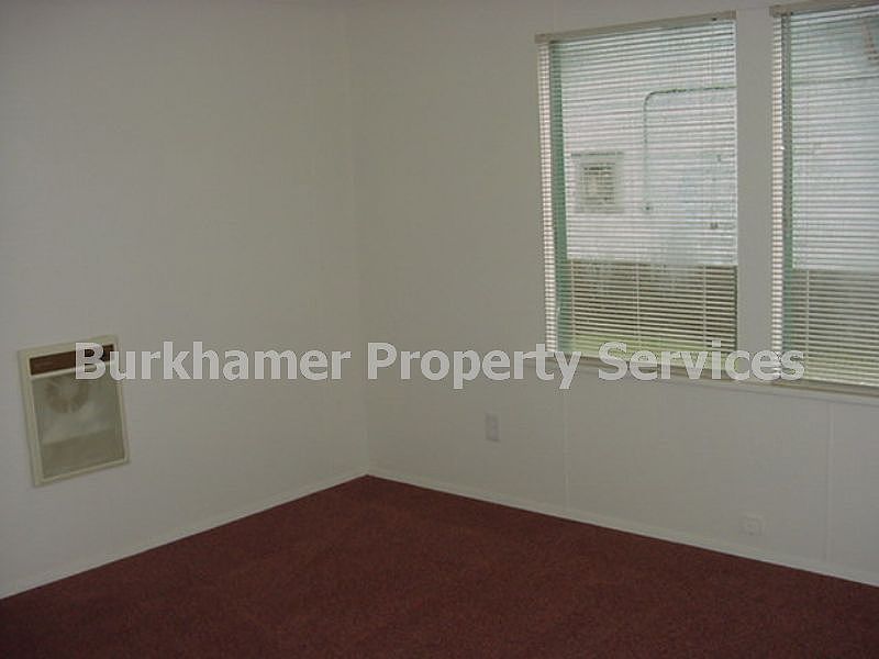 1st image of 105 W King St APT 4