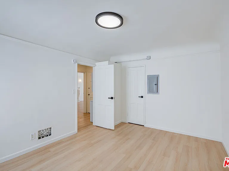 143 S Canon Dr #B — Photo 16