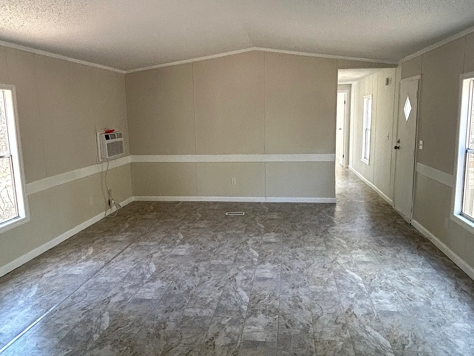 3 bed, 1216 sqft, $1,300 — Photo 2
