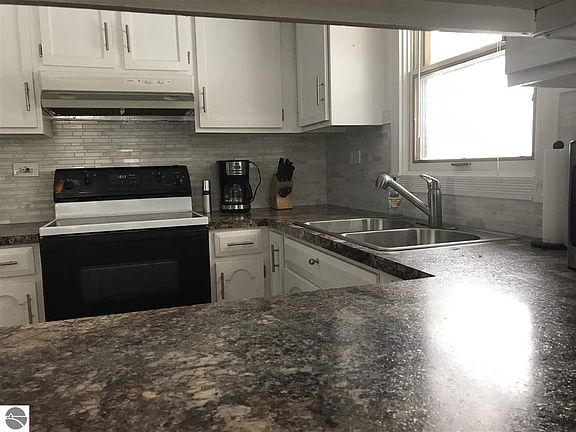 3rd image of 4242 Deerfield Ln