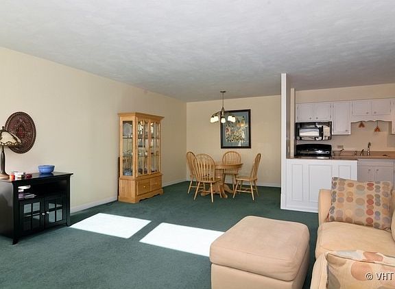 3rd image of 140 Marengo Ave Unit 204