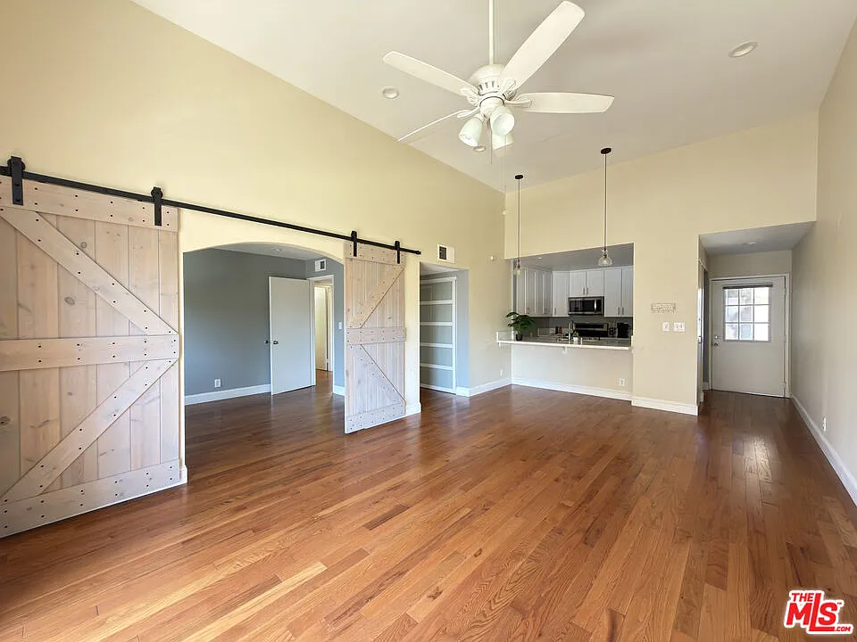 3 bed, 2.0 bath, 1100 sqft, $3,250 — Photo 4