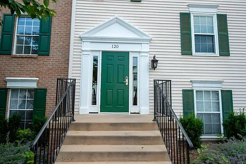 120 Fort Evans Rd SE #C Photo 1 120 Fort Evans Rd SE #C Photo 1