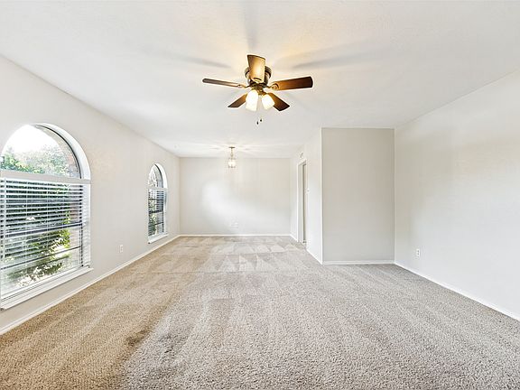 4th image of 6521 Chinaberry Trl