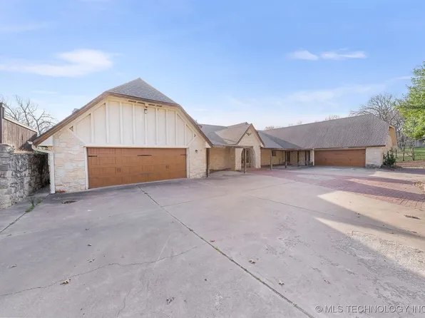 7455 S Sleepy Hollow Dr, Tulsa, OK 74136