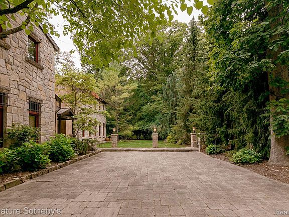 2nd image of 7357 Lindenmere Dr