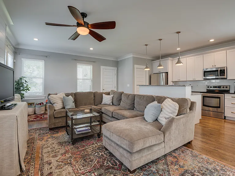 508 Morton Ave — Photo 21