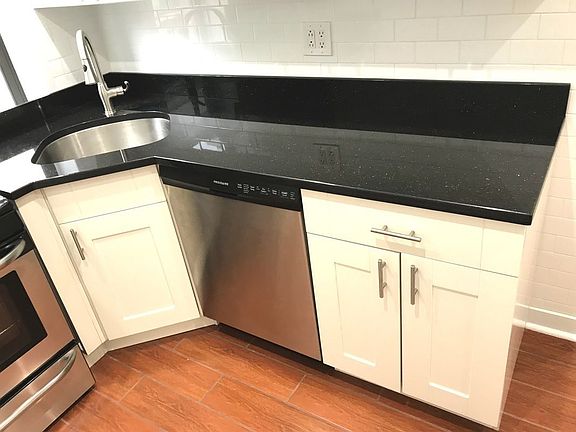 2nd image of 2915 36th Ave APT 3AA
