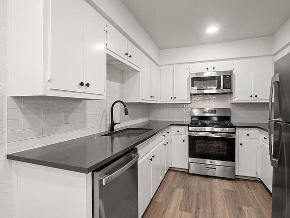 4th image of 1103 Westwood Dr #A & B