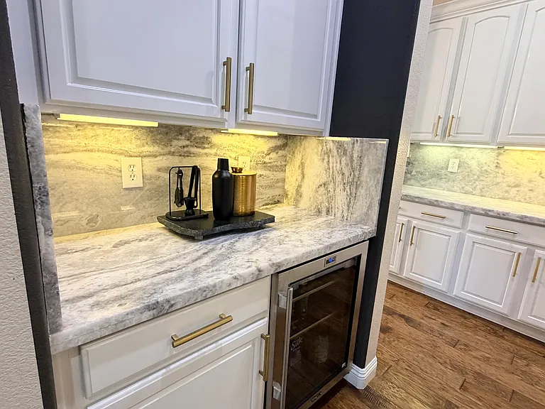 Wine, beverage station