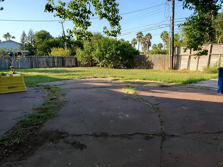 5814 Hinman Dr — Photo 10