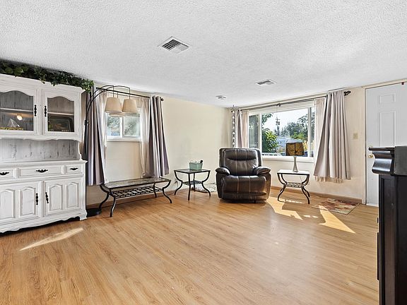 5th image of 1322 Sanford Ave