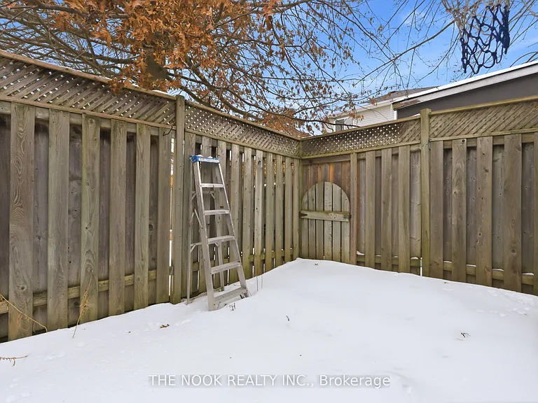 119 Brownstone Cres — Photo 38