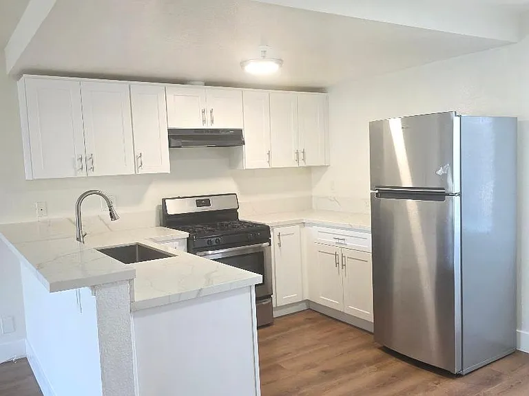 4326 W 142nd St #8 — Photo 12
