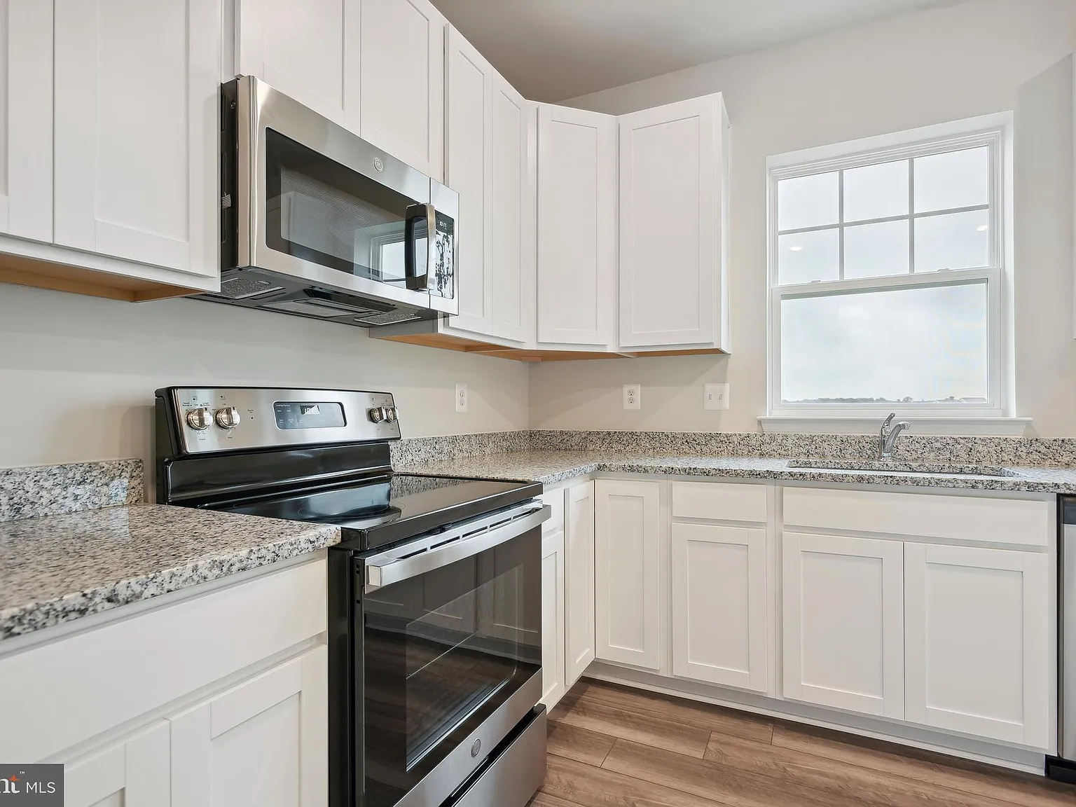 5 bed, 3.5 bath, 2662 sqft, $3,100 — Photo 3
