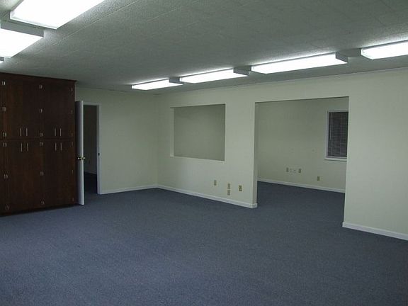 2,000 sq ft 5 Room Office