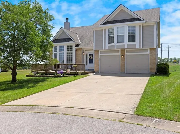 16575 Meadowlark Ln, Basehor, KS 66007